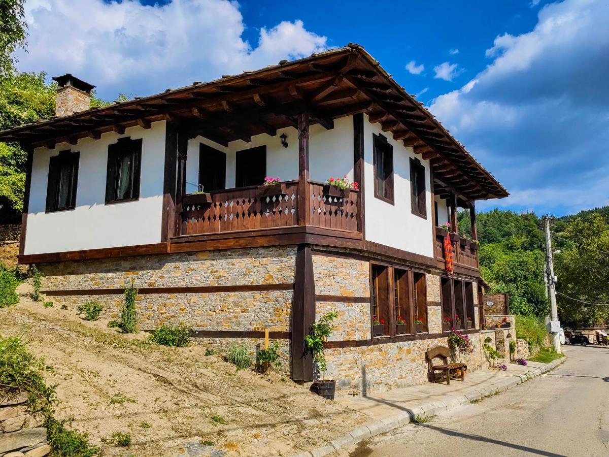 Rimovata Kashta Guest House Leshten Bagian luar foto