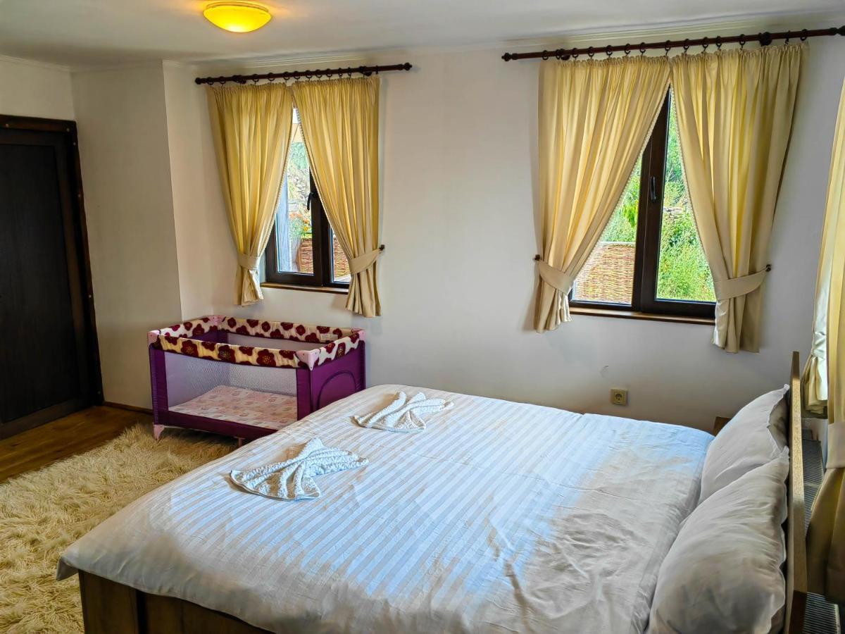 Rimovata Kashta Guest House Leshten Bagian luar foto